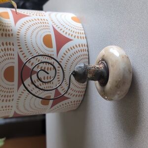 New vintage-style doorknob paper holder